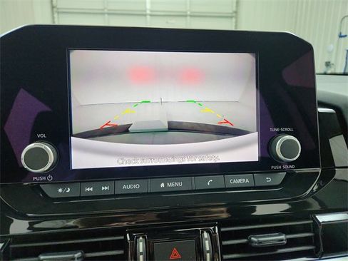 Used 2024 Nissan Pathfinder SV image 27