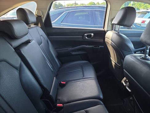 Used 2021 Kia Sorento S w/ Panoramic Sunroof Package FWD image 12