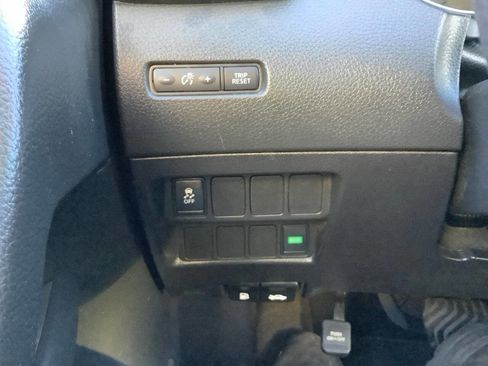 Used 2017 Nissan Rogue Sport SV image 44