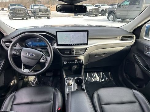 Used 2023 Ford Escape Platinum image 9