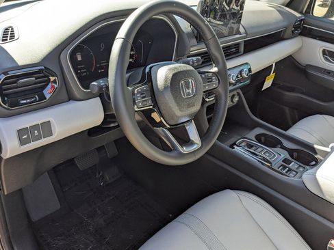 Used 2025 Honda Pilot EX-L image 12
