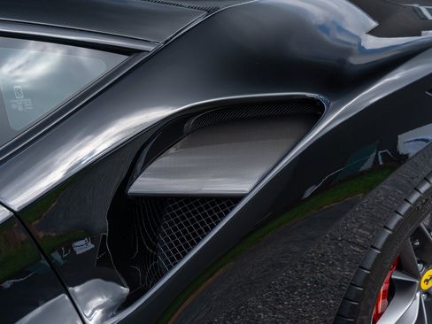Used 2018 Ferrari 488 GTB RWD image 12