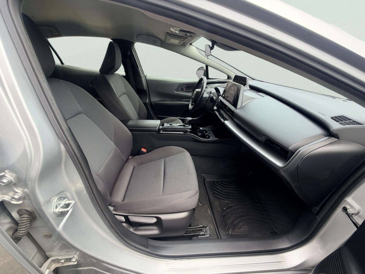 Used 2023 Toyota Prius LE FWD image 25