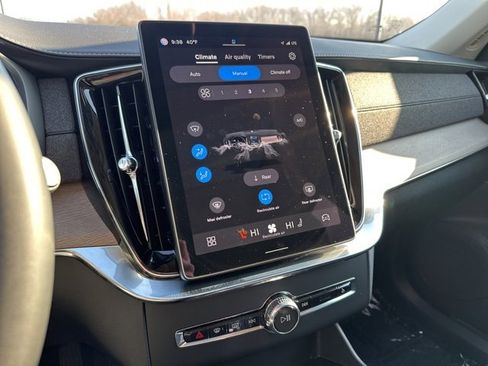 Certified 2025 Volvo XC90 B5 Plus image 22