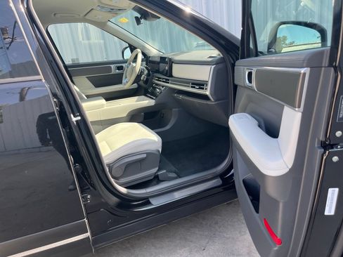 Used 2026 Hyundai Santa Fe SEL FWD image 16