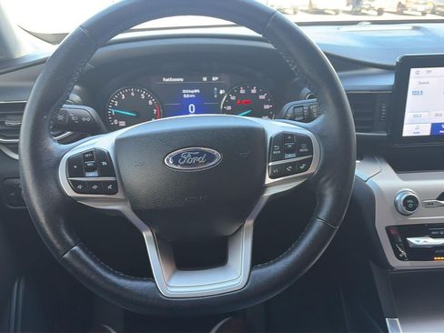 Used 2022 Ford Explorer XLT w/ Equipment Group 202A AWD/4WD image 18