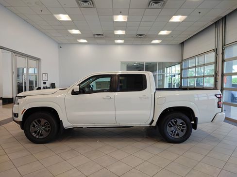 New 2025 Nissan Frontier SV w/ SV Convenience Package AWD/4WD image 6