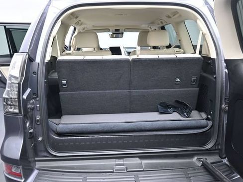 Used 2023 Lexus GX 460 Luxury w/ Sport Design Package AWD/4WD image 14