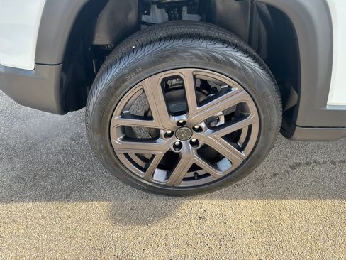 New 2026 Jeep Compass Latitude image 17