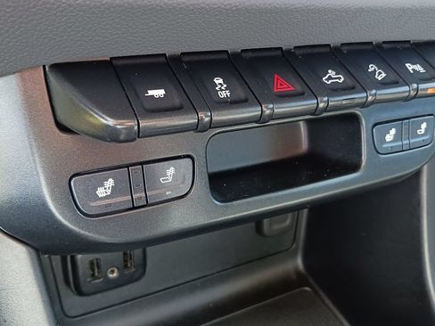 Used 2019 Chevrolet Colorado Z71 AWD/4WD image 29