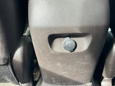 Used 2013 Hyundai Santa Fe GLS FWD image 12