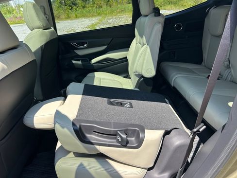 Certified 2025 Subaru Ascent Limited image 28