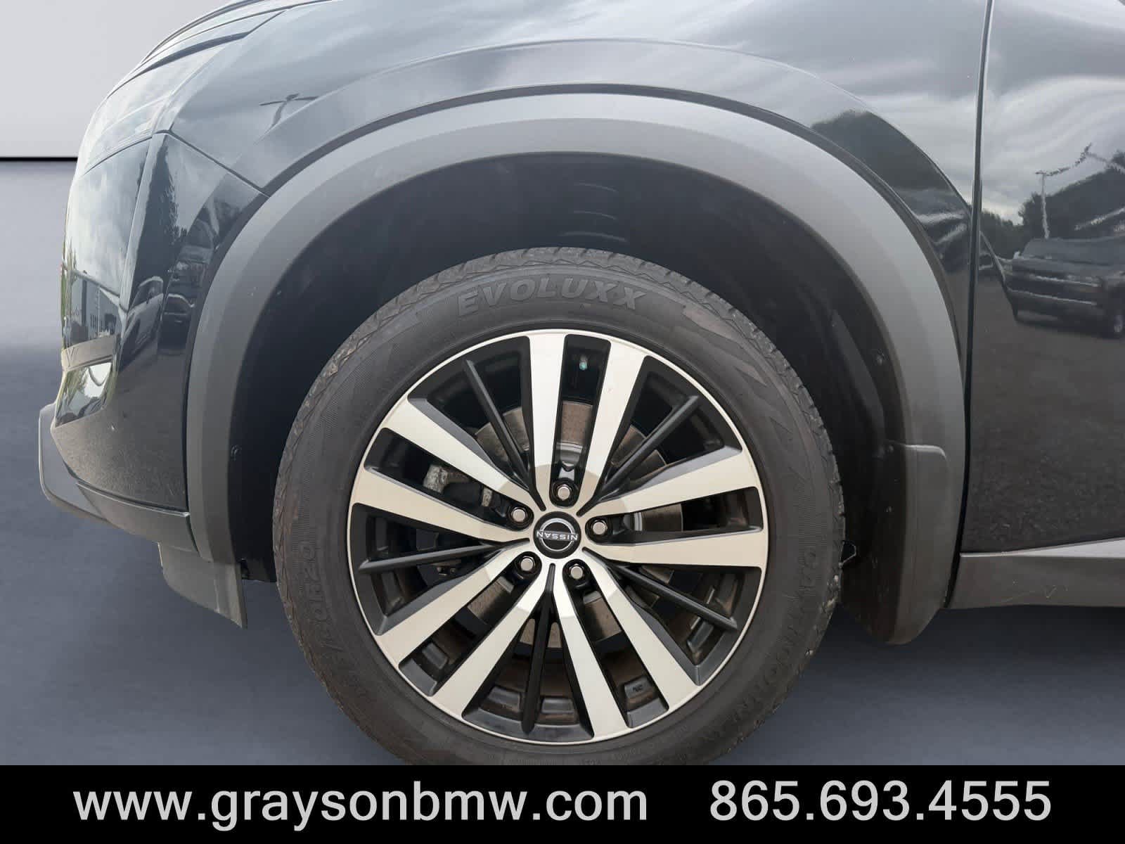 Used 2023 Nissan Pathfinder Platinum w/ Cargo Package AWD/4WD image 9