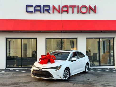 Used 2022 Toyota Corolla XLE image 2