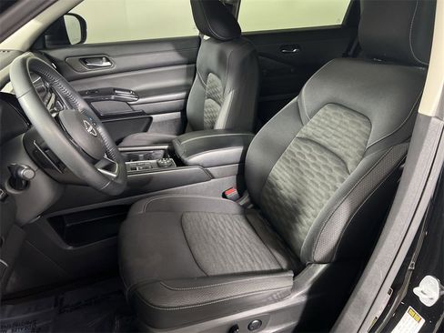 Certified 2022 Nissan Pathfinder SV w/ SV Premium Package image 13