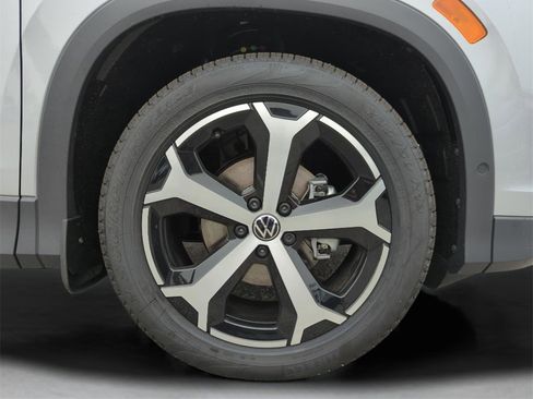New 2026 Volkswagen Tiguan SE image 48