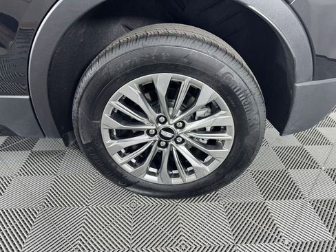 Used 2025 Cadillac XT4 Premium Luxury image 35