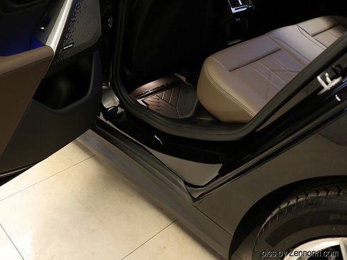 Certified 2024 BMW 530i xDrive w/ Convenience Package image 28