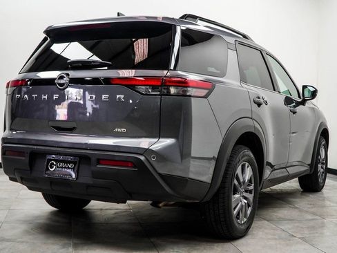 Used 2025 Nissan Pathfinder SV AWD/4WD image 12