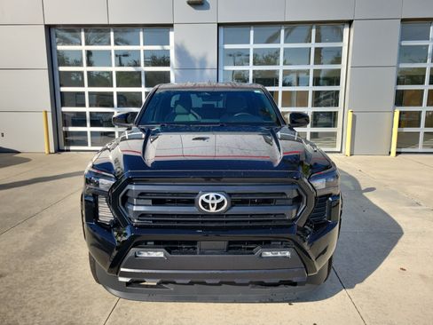 Certified 2025 Toyota Tacoma SR5 AWD/4WD image 9