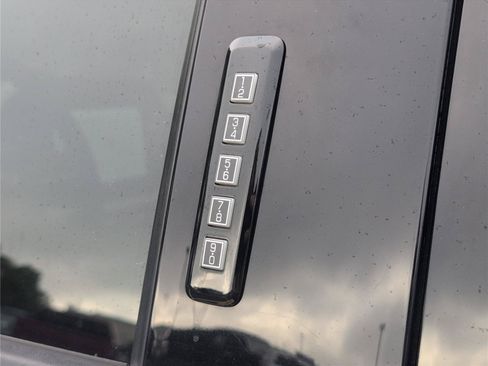 Used 2022 Ford F150 Lariat AWD/4WD image 13