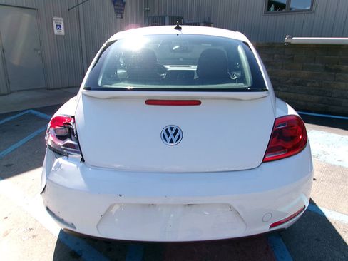 Used 2015 Volkswagen Beetle 1.8T Classic FWD image 2