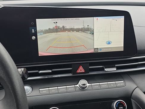 Used 2024 Hyundai Elantra SEL FWD image 17
