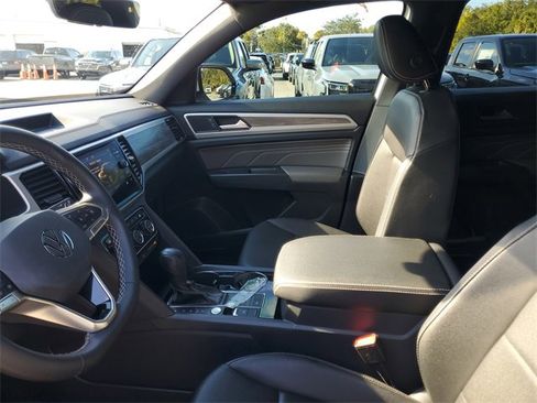 Used 2023 Volkswagen Atlas Cross Sport SE image 11