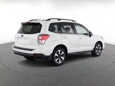 Used 2017 Subaru Forester 2.5i Limited AWD/4WD image 4