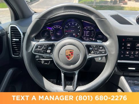 Used 2022 Porsche Cayenne w/ Premium Package AWD/4WD image 14