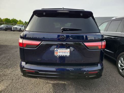 Used 2025 Toyota Sequoia Platinum AWD/4WD image 12