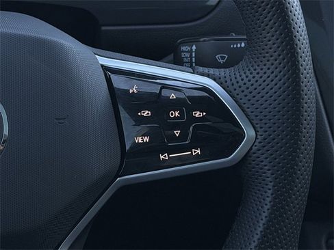 Used 2023 Volkswagen Tiguan SE R-Line image 14