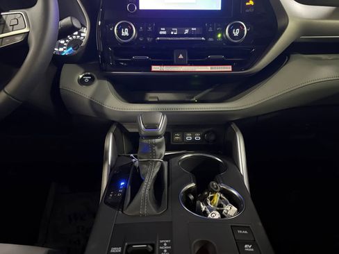 New 2026 Toyota Highlander XLE image 11