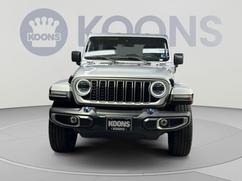Used 2024 Jeep Wrangler Unlimited Sahara AWD/4WD image 35