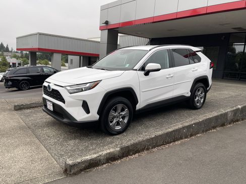 Certified 2024 Toyota RAV4 LE AWD/4WD image 4