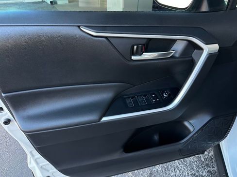 Used 2022 Toyota RAV4 XLE Premium image 12