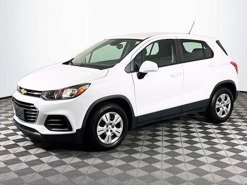 Used 2017 Chevrolet Trax LS FWD image 4
