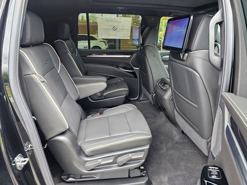 New 2026 Cadillac Escalade ESV Sport w/ Touring Package AWD/4WD image 12