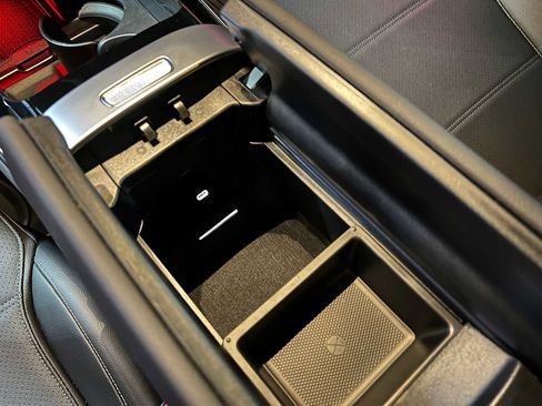 Used 2025 Mercedes-Benz GLC 300 4MATIC image 34