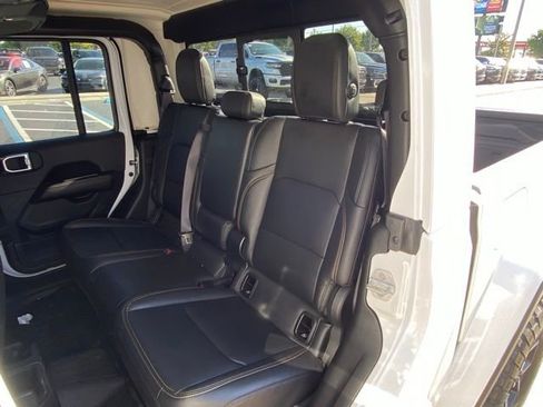 Used 2025 Jeep Gladiator Sport image 26