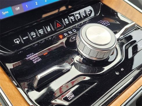 Used 2023 Jeep Grand Wagoneer Series III image 16