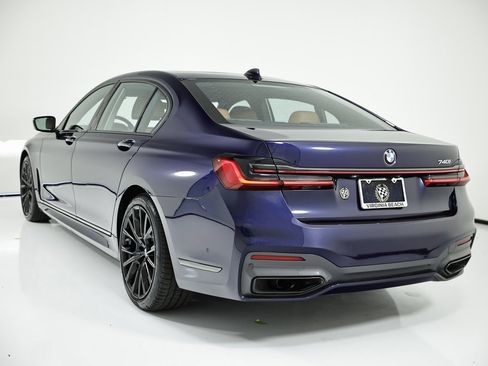 Used 2022 BMW 740i w/ M Sport Package image 7
