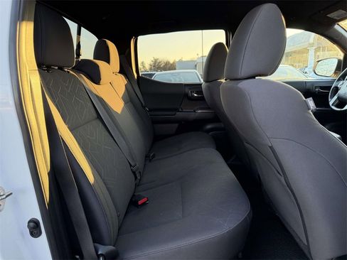 Used 2016 Toyota Tacoma TRD Sport w/ Towing Package image 13