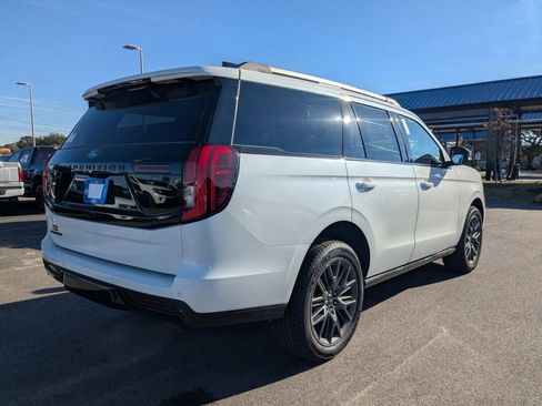 New 2025 Ford Expedition Platinum w/ Stealth Performance Package image 4