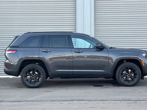 New 2026 Jeep Grand Cherokee Altitude image 3