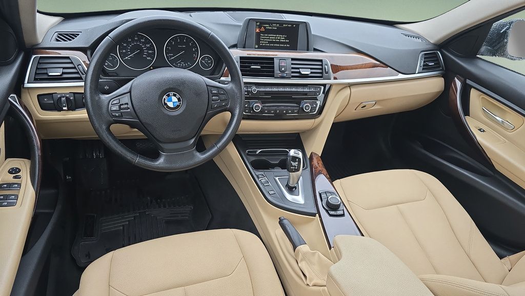 Used 2017 BMW 320i xDrive Sedan AWD/4WD image 11