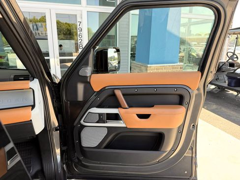 Used 2023 Land Rover Defender 130 First Edition image 32