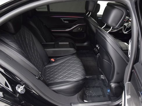 Used 2025 Mercedes-Benz S 580e 4MATIC Sedan image 18