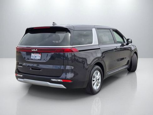 Used 2024 Kia Carnival LX FWD image 4