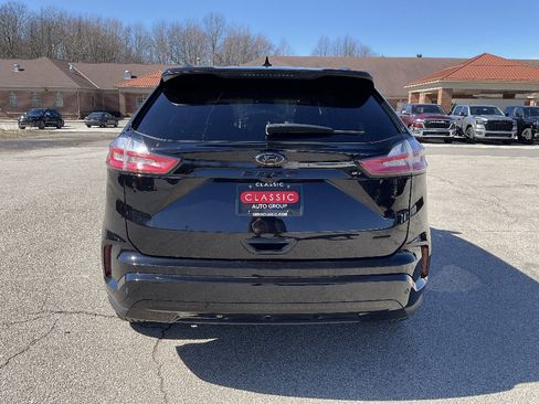 Used 2023 Ford Edge SE w/ Black Appearance Package image 6